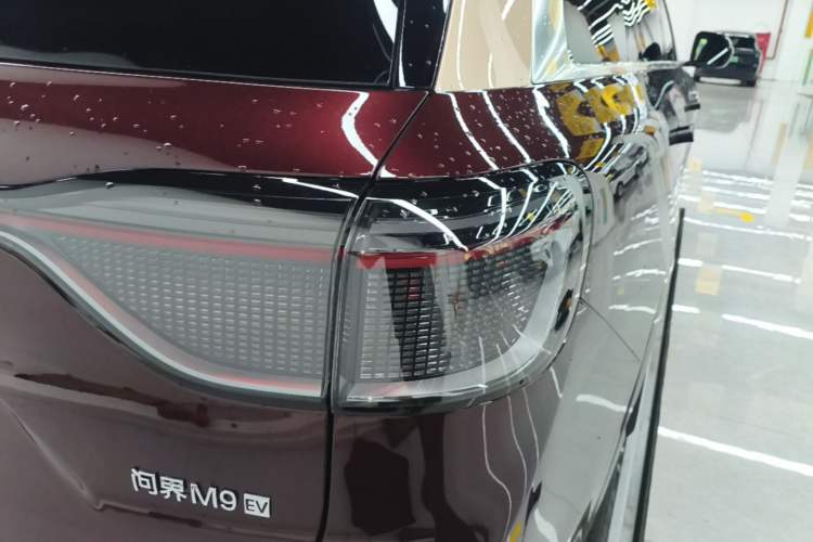 Used Hima AITO M9 2025 All-Electric Ultra Version 100 kWh 5-Seater Model Right Rear Taillight