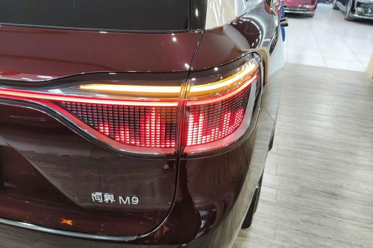 Used Hima AITO M9 2025 Extended-Range Ultra Version 52 kWh 6-Seater Right Rear Taillight