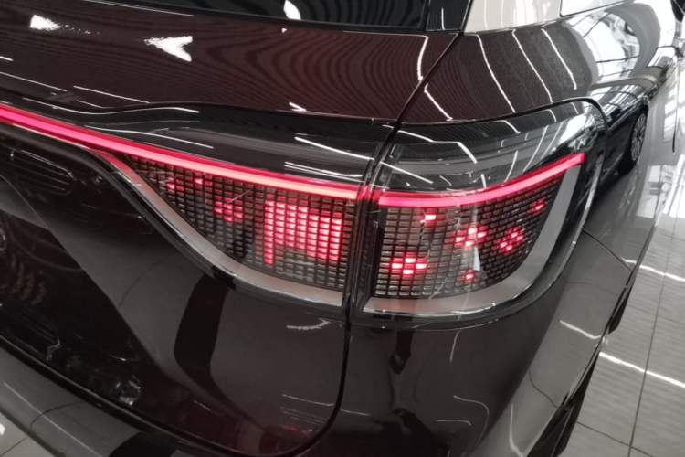 Used Hima AITO M9 2025 Extended-Range Ultra Version 52 kWh 5-Seater Edition Right Rear Taillight