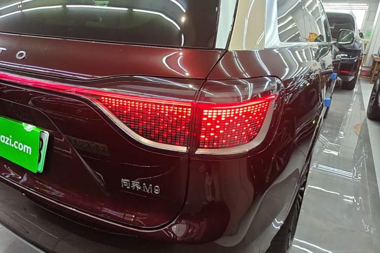 Used Hima AITO M9 2025 Extended-Range Ultra Version 52 kWh 6-Seater Right Rear Taillight