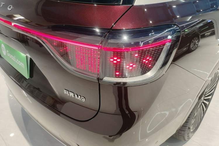 Used Hima AITO M9 2025 Extended-Range Ultra Version 52 kWh 6-Seater Right Rear Taillight