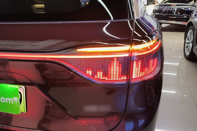 Used Hima AITO M9 2025 Extended-Range Ultra Version 52 kWh 6-Seater Right Rear Taillight