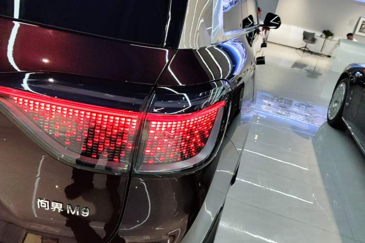 Used Hima AITO M9 2025 Extended-Range Ultra Version 52 kWh 5-Seater Edition Right Rear Taillight