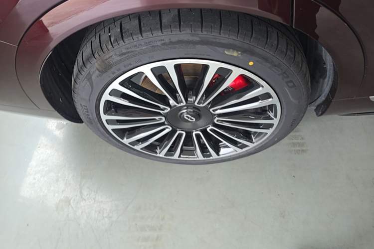 Used Hima AITO M9 2025 Pure Electric Ultra Version 100 kWh 6-Seater Model Right Rear Wheel Hub