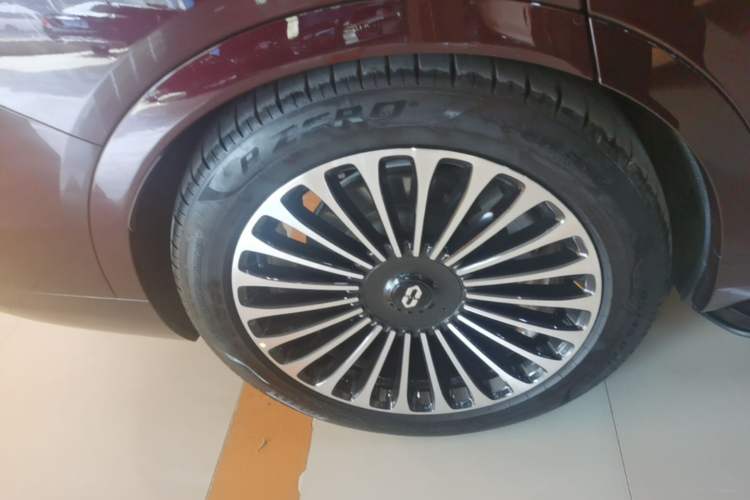 Used Hima AITO M9 2025 Extended-Range Ultra Version 52 kWh 6-Seater Right Rear Wheel Hub