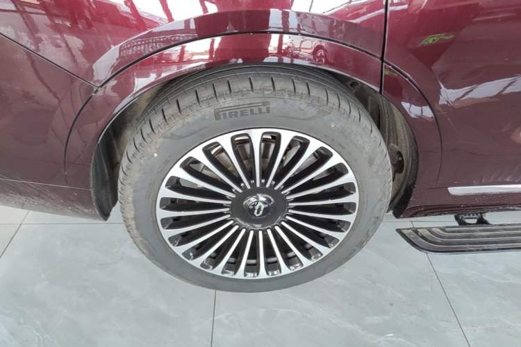 Used Hima AITO M9 2025 Extended-Range Ultra Version 52 kWh 6-Seater Right Rear Wheel Hub