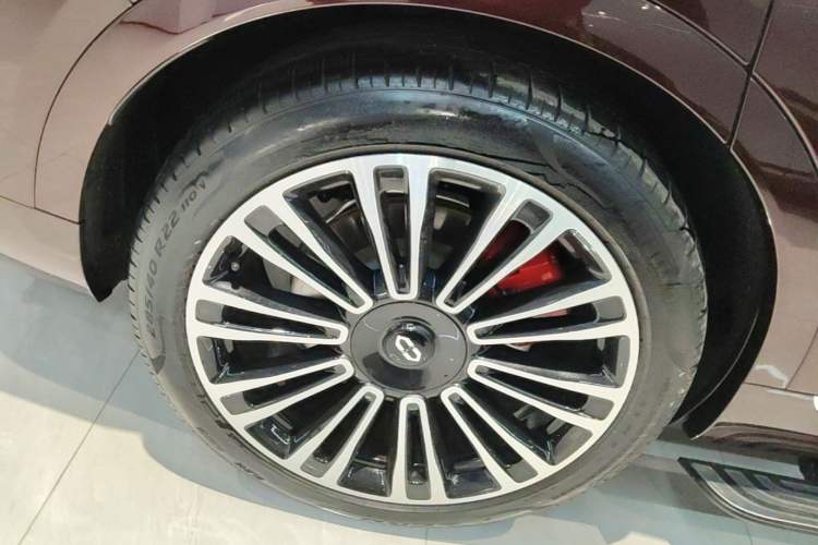 Used Hima AITO M9 2025 Extended-Range Ultra Version 52 kWh 5-Seater Edition Right Rear Wheel Hub