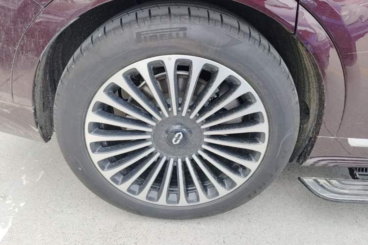 Used Hima AITO M9 2025 Extended-Range Ultra Version 52 kWh 6-Seater Right Rear Wheel Hub