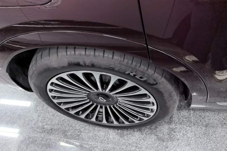 Used Hima AITO M9 2025 Extended-Range Ultra Version 52 kWh 6-Seater Right Rear Wheel Hub