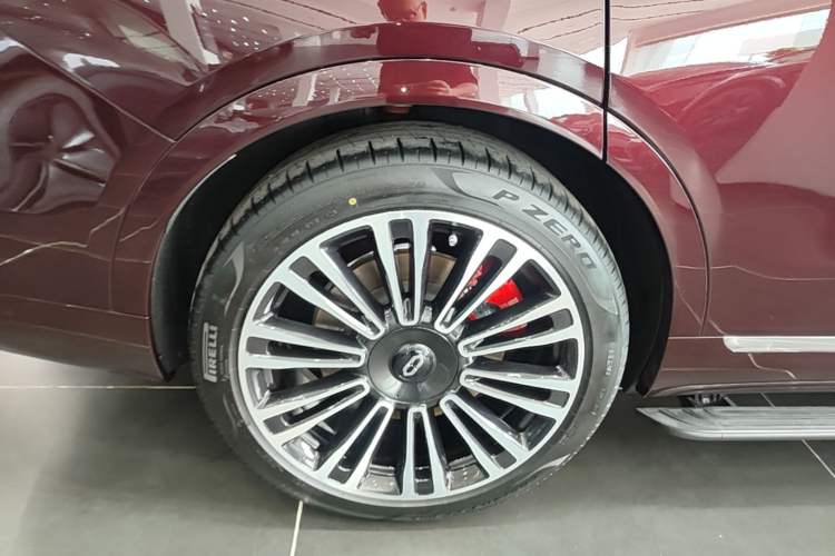 Used Hima AITO M9 2025 All-Electric Ultra Version 100 kWh 5-Seater Model Right Rear Wheel Hub