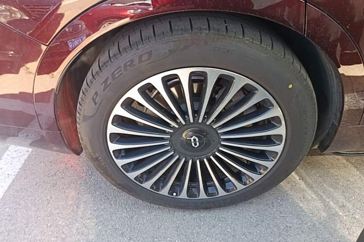 Used Hima AITO M9 2025 Extended-Range Ultra Version 52 kWh 6-Seater Right Rear Wheel Hub