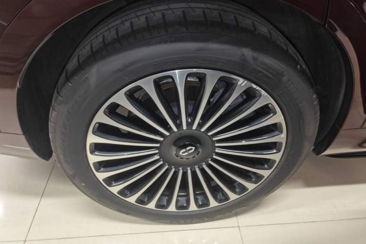 Used Hima AITO M9 2025 Extended-Range Ultra Version 52 kWh 6-Seater Right Rear Wheel Hub