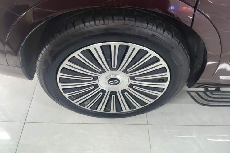 Used Hima AITO M9 2025 Pure Electric Ultra Version 100 kWh 6-Seater Model Right Rear Wheel Hub