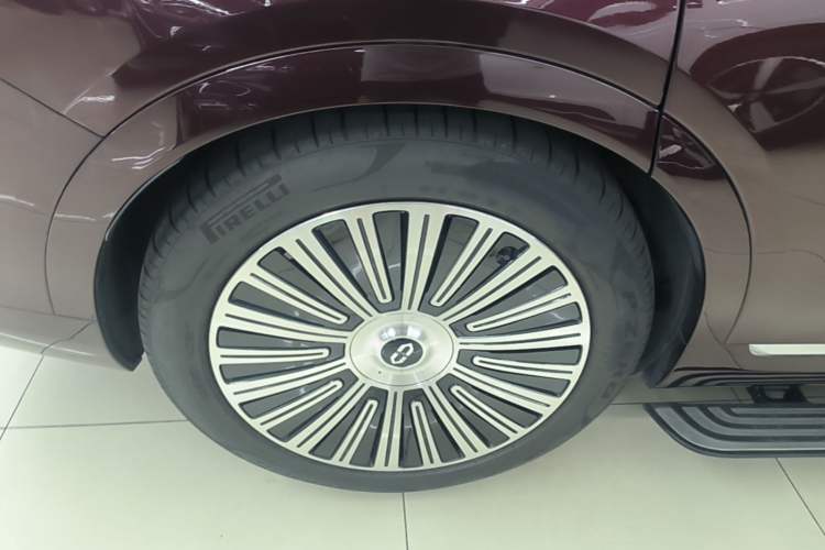Used Hima AITO M9 2025 Extended-Range Ultra Version 52 kWh 6-Seater Right Rear Wheel Hub
