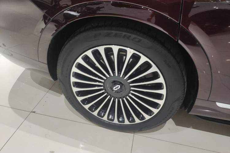 Used Hima AITO M9 2025 Extended-Range Ultra Version 52 kWh 6-Seater Right Rear Wheel Hub