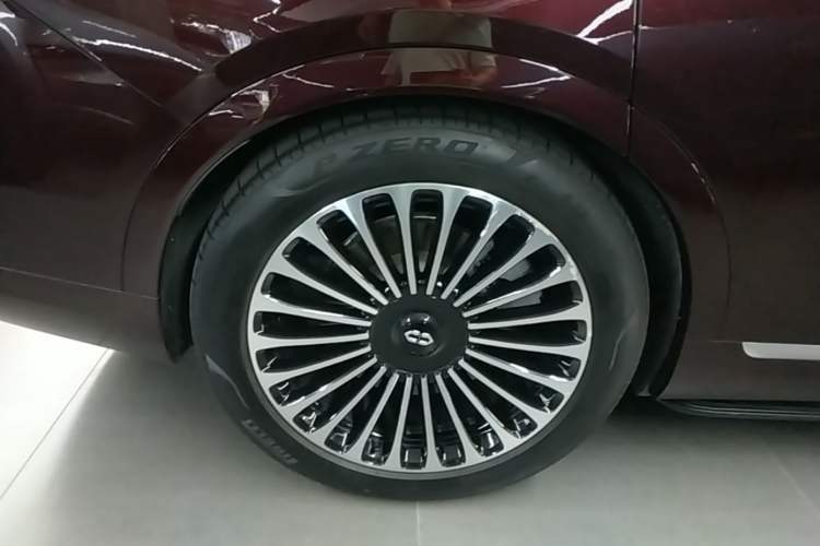 Used Hima AITO M9 2025 Extended-Range Ultra Version 52 kWh 6-Seater Right Rear Wheel Hub