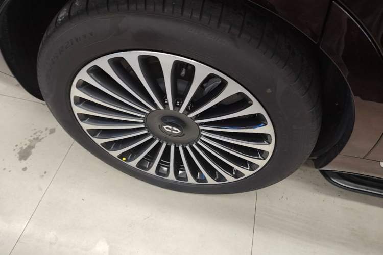 Used Hima AITO M9 2025 All-Electric Ultra Version 100 kWh 5-Seater Model Right Rear Wheel Hub