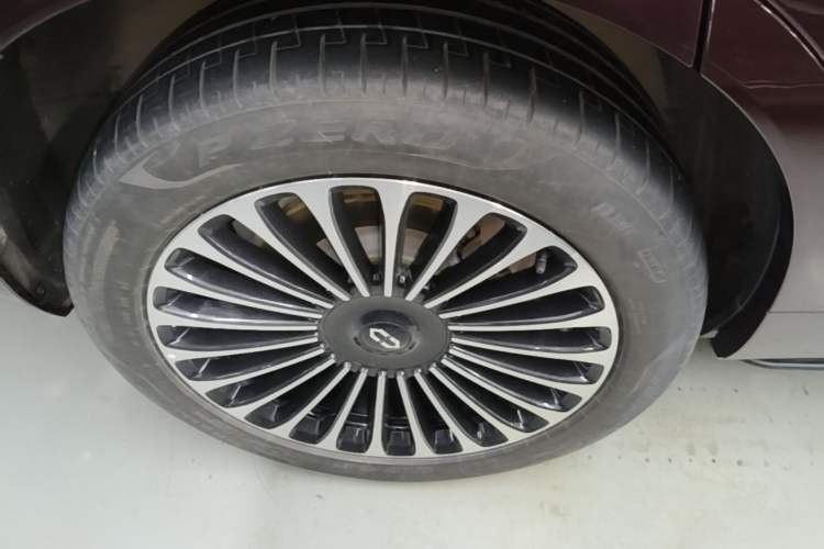 Used Hima AITO M9 2025 Extended-Range Ultra Version 52 kWh 5-Seater Edition Right Rear Wheel Hub
