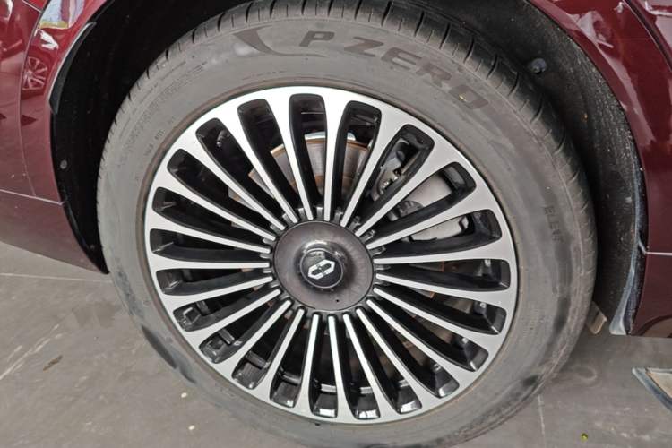 Used Hima AITO M9 2025 Extended-Range Ultra Version 52 kWh 6-Seater Right Rear Wheel Hub