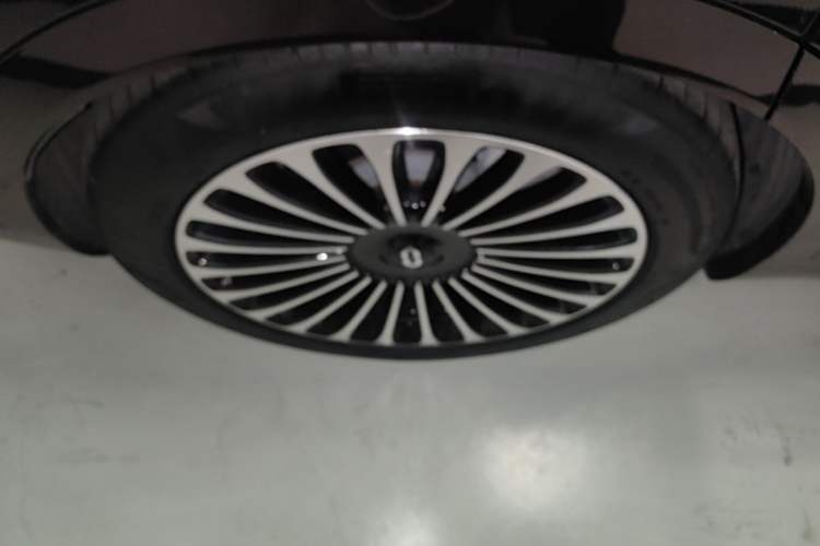 Used Hima AITO M9 2025 Extended-Range Ultra Version 52 kWh 6-Seater Right Rear Wheel Hub