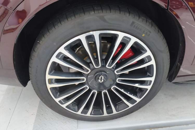 Used Hima AITO M9 2025 All-Electric Ultra Version 100 kWh 5-Seater Model Right Rear Wheel Hub