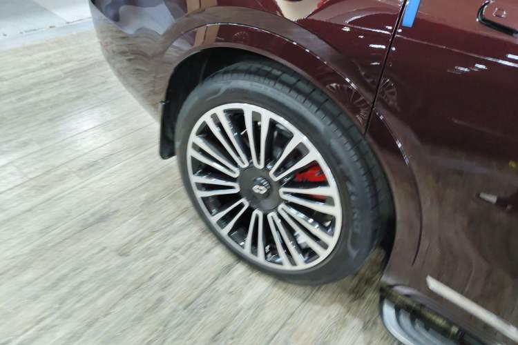 Used Hima AITO M9 2025 Extended-Range Ultra Version 52 kWh 6-Seater Right Rear Wheel Hub