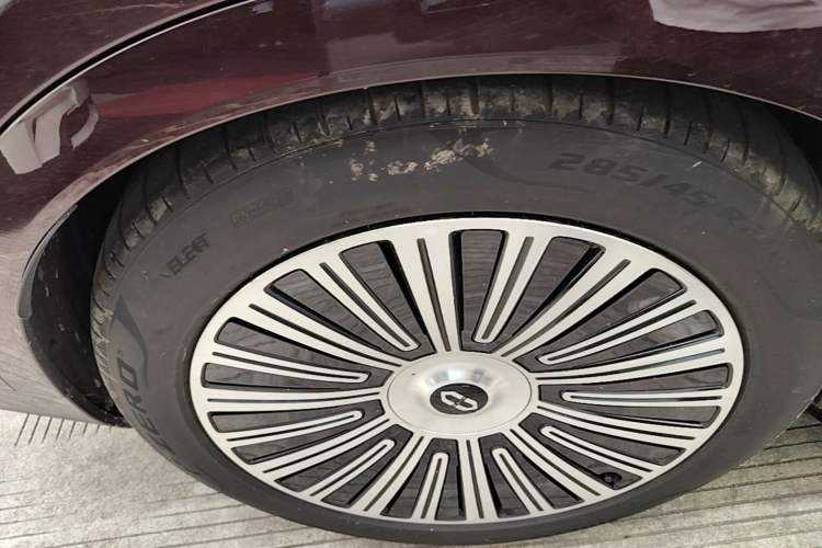 Used Hima AITO M9 2025 Extended-Range Ultra Version 52 kWh 5-Seater Edition Right Rear Wheel Hub