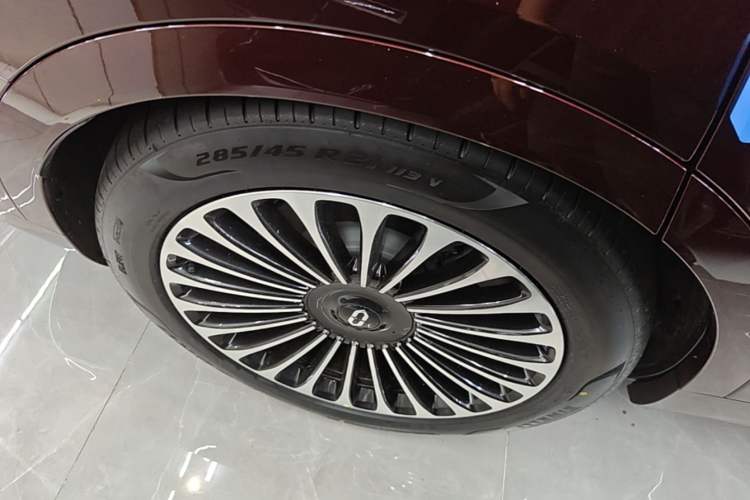 Used Hima AITO M9 2025 Extended-Range Ultra Version 52 kWh 6-Seater Right Rear Wheel Hub