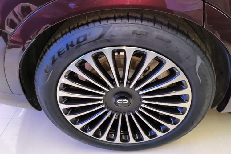 Used Hima AITO M9 2025 Extended-Range Ultra Version 52 kWh 6-Seater Right Rear Wheel Hub