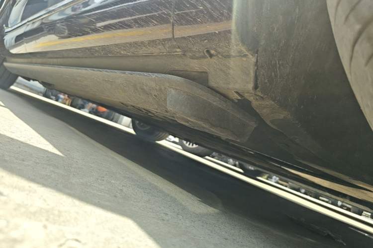 Used Hima AITO M9 2025 Extended-Range Ultra Version 52 kWh 6-Seater Right Side Sill