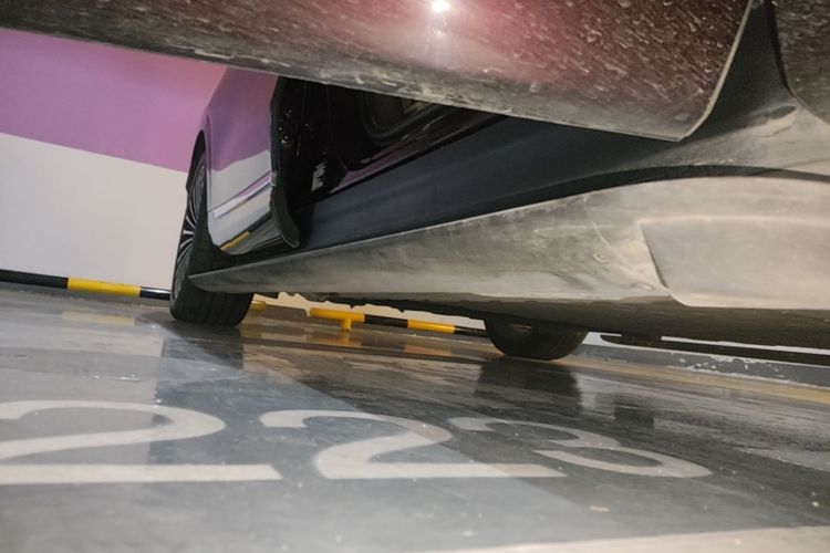 Used Hima AITO M9 2025 Extended-Range Ultra Version 52 kWh 6-Seater Right Side Sill