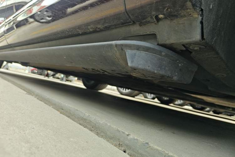 Used Hima AITO M9 2025 Extended-Range Ultra Version 52 kWh 6-Seater Right Side Sill