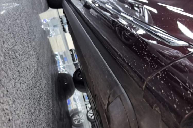 Used Hima AITO M9 2025 Extended-Range Ultra Version 52 kWh 6-Seater Right Side Sill