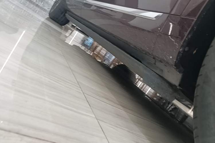 Used Hima AITO M9 2025 Extended-Range Ultra Version 52 kWh 6-Seater Right Side Sill