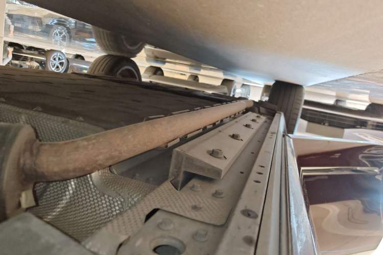 Used Hima AITO M9 2025 Extended-Range Ultra Version 52 kWh 6-Seater Right Side Sill