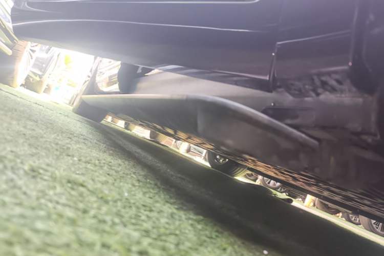 Used Hima AITO M9 2025 Pure Electric Ultra Version 100 kWh 6-Seater Model Right Side Sill