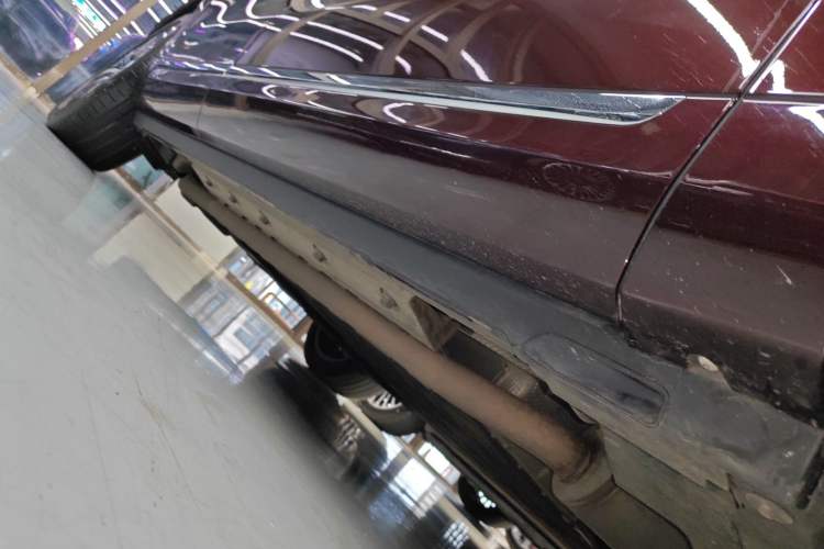 Used Hima AITO M9 2025 Extended-Range Ultra Version 52 kWh 6-Seater Right Side Sill