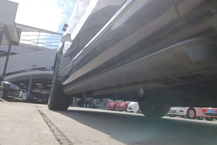Used Hima AITO M9 2025 Extended-Range Ultra Version 52 kWh 6-Seater Right Side Sill