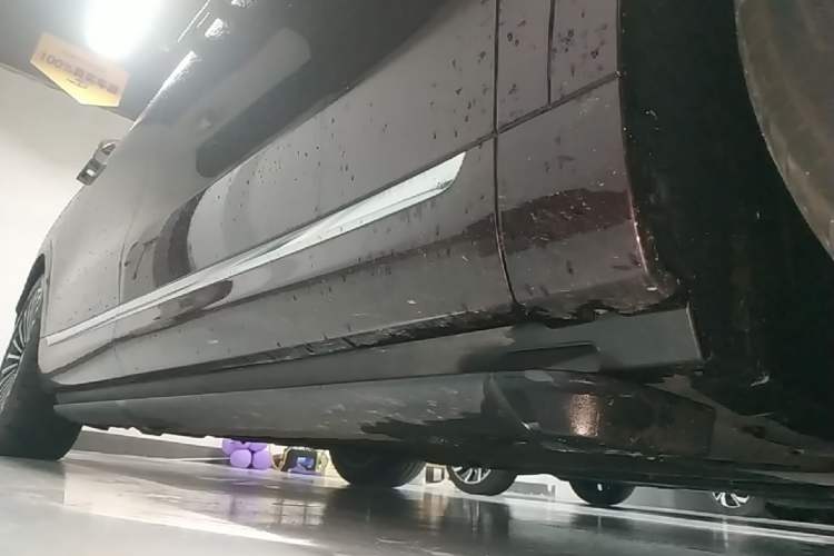 Used Hima AITO M9 2025 Extended-Range Ultra Version 52 kWh 6-Seater Right Side Sill