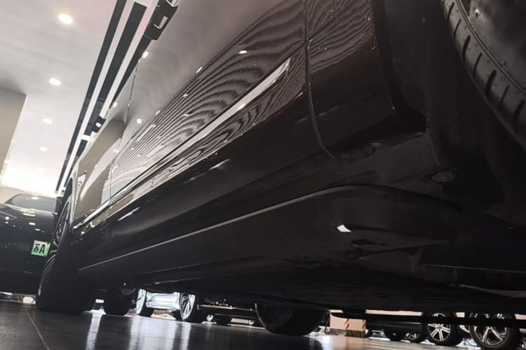Used Hima AITO M9 2025 Extended-Range Ultra Version 52 kWh 6-Seater Right Side Sill