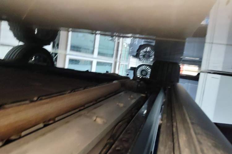 Used Hima AITO M9 2025 Extended-Range Ultra Version 52 kWh 6-Seater Right Side Sill