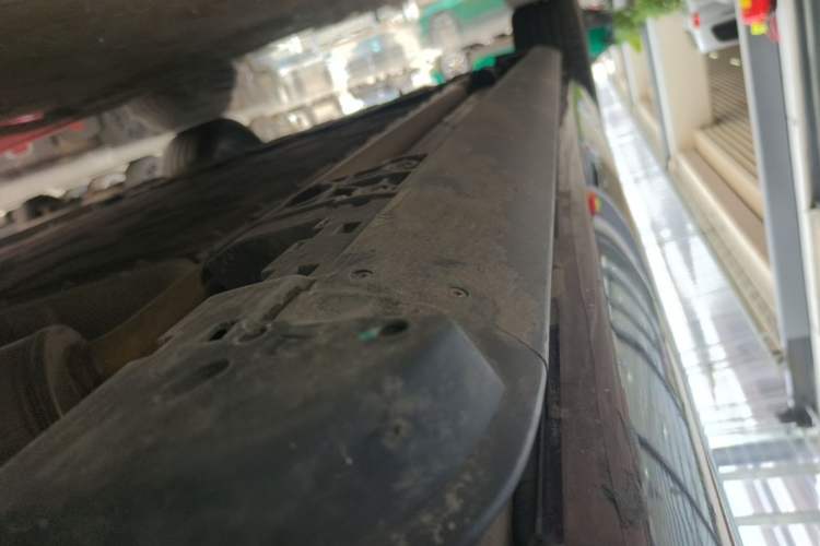 Used Hima AITO M9 2025 Extended-Range Ultra Version 52 kWh 5-Seater Edition Right Side Sill
