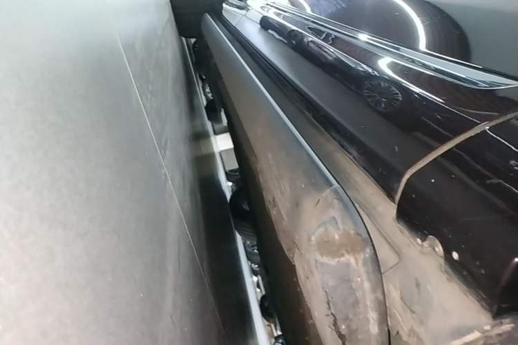 Used Hima AITO M9 2025 Extended-Range Ultra Version 52 kWh 6-Seater Right Side Sill
