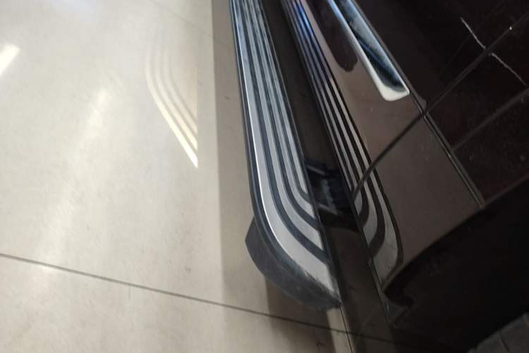 Used Hima AITO M9 2025 All-Electric Ultra Version 100 kWh 5-Seater Model Right Side Sill