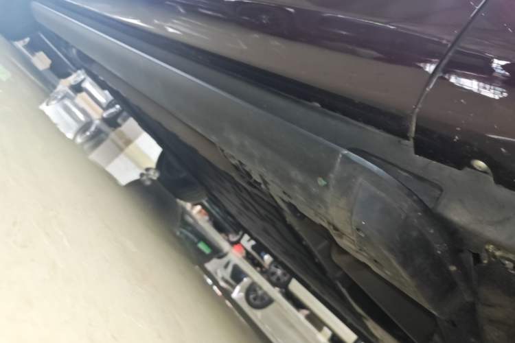 Used Hima AITO M9 2025 Extended-Range Ultra Version 52 kWh 5-Seater Edition Right Side Sill
