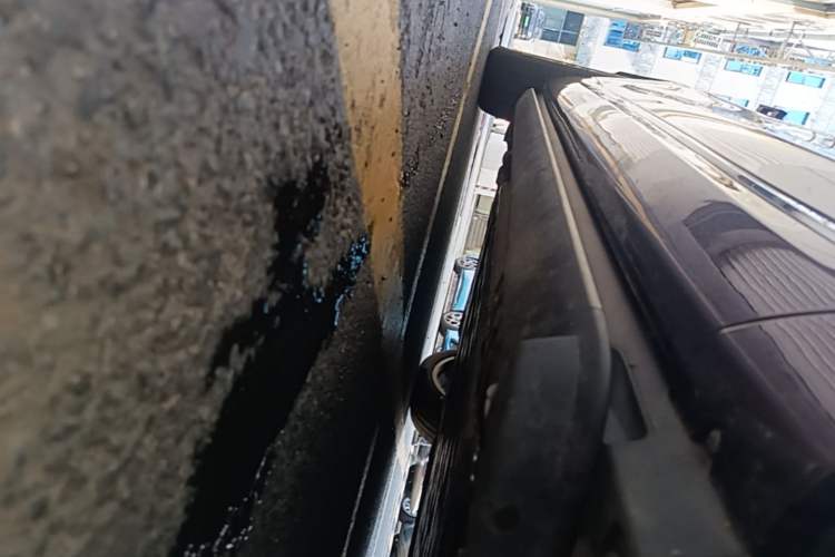Used Hima AITO M9 2025 Extended-Range Ultra Version 52 kWh 6-Seater Right Side Sill