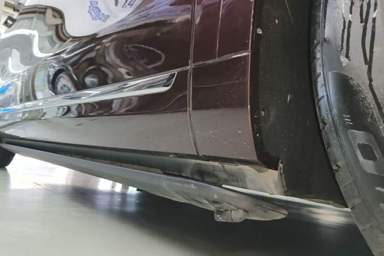 Used Hima AITO M9 2025 Extended-Range Ultra Version 52 kWh 5-Seater Edition Right Side Sill