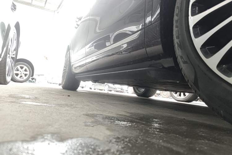 Used Hima AITO M9 2025 Extended-Range Ultra Version 52 kWh 6-Seater Right Side Sill