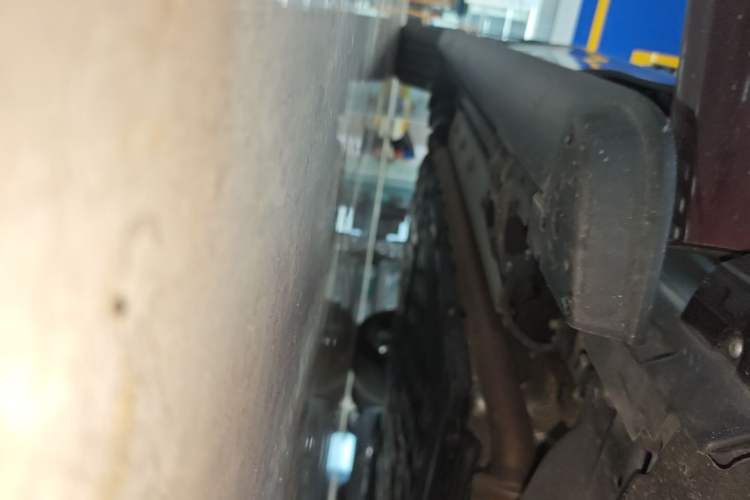 Used Hima AITO M9 2025 Extended-Range Max Version 52 kWh 5-Seater Edition Right Side Sill