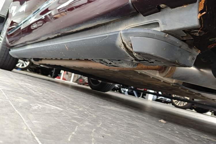 Used Hima AITO M9 2025 Extended-Range Ultra Version 52 kWh 6-Seater Right Side Sill